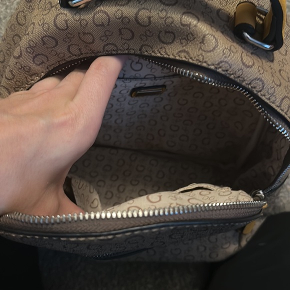 Guess backpack - Picture 2 of 3